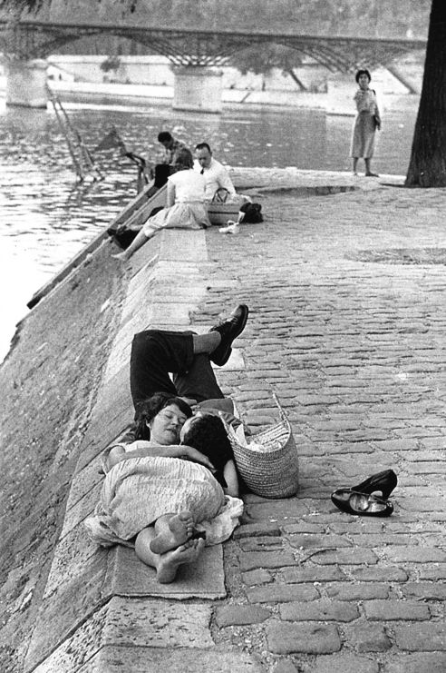 Cartier Bression, lovers in Paris, journal of wild culture ©2021