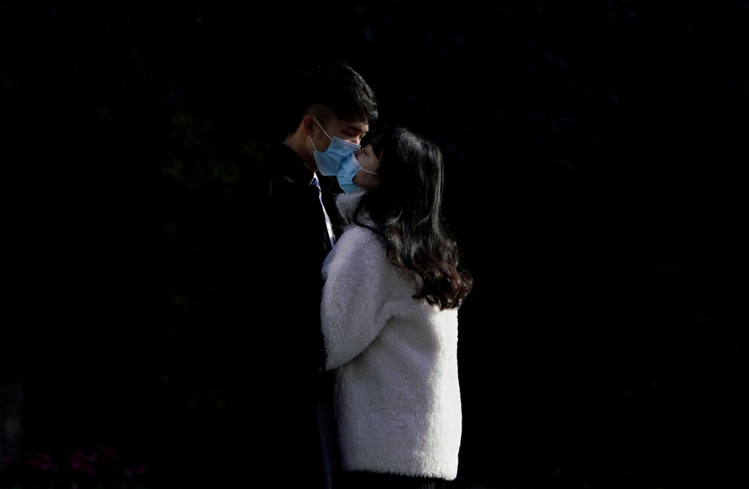 Kissing in Covid masks, journal of wild culture, ©2020