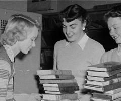 girls in library