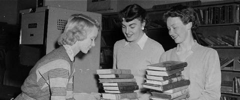 girls in library